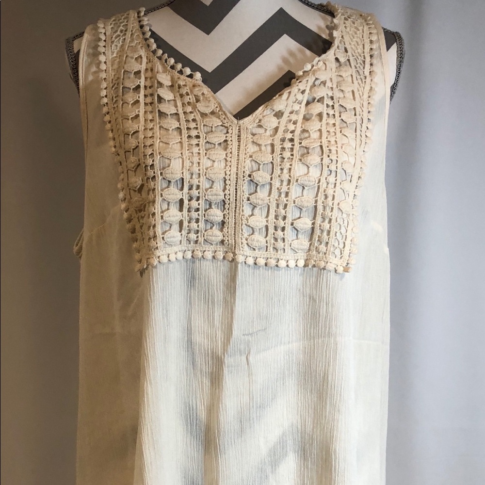 🎁FINAL PRICE 3/$20 EUC Torrid Creme Gauze tank